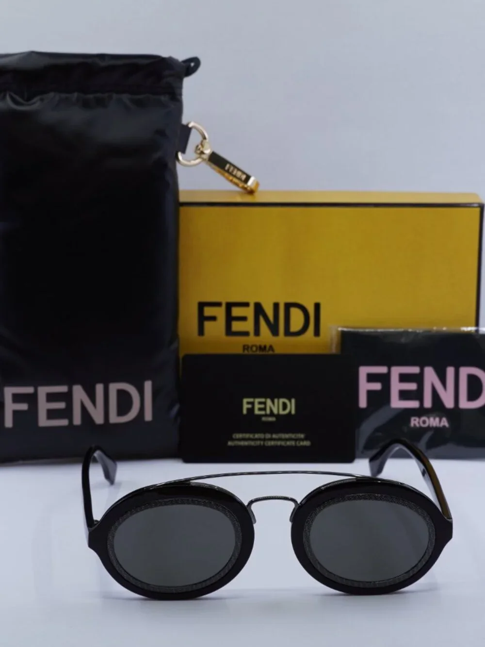 Fendi FE40094I 01A Oval Sunglasses -  Shiny Black / Smoke